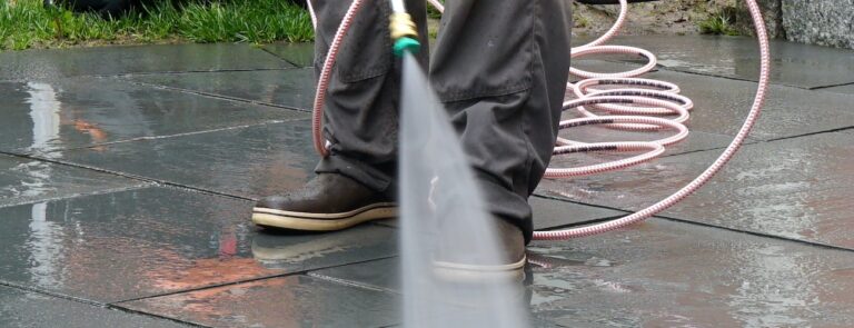 Wie wäscht man Steinoberflächen?