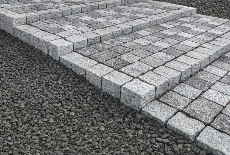 Wie verhält sich Naturstein im Winter? Frost-, Feuchtigkeits- und Streusalzbeständigkeit