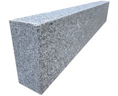 geschnittene Granitleistensteine